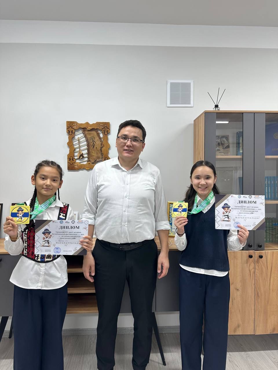 6 "А" сынып оқушылары - Ахмет Дана және Ернұрқызы Аяла