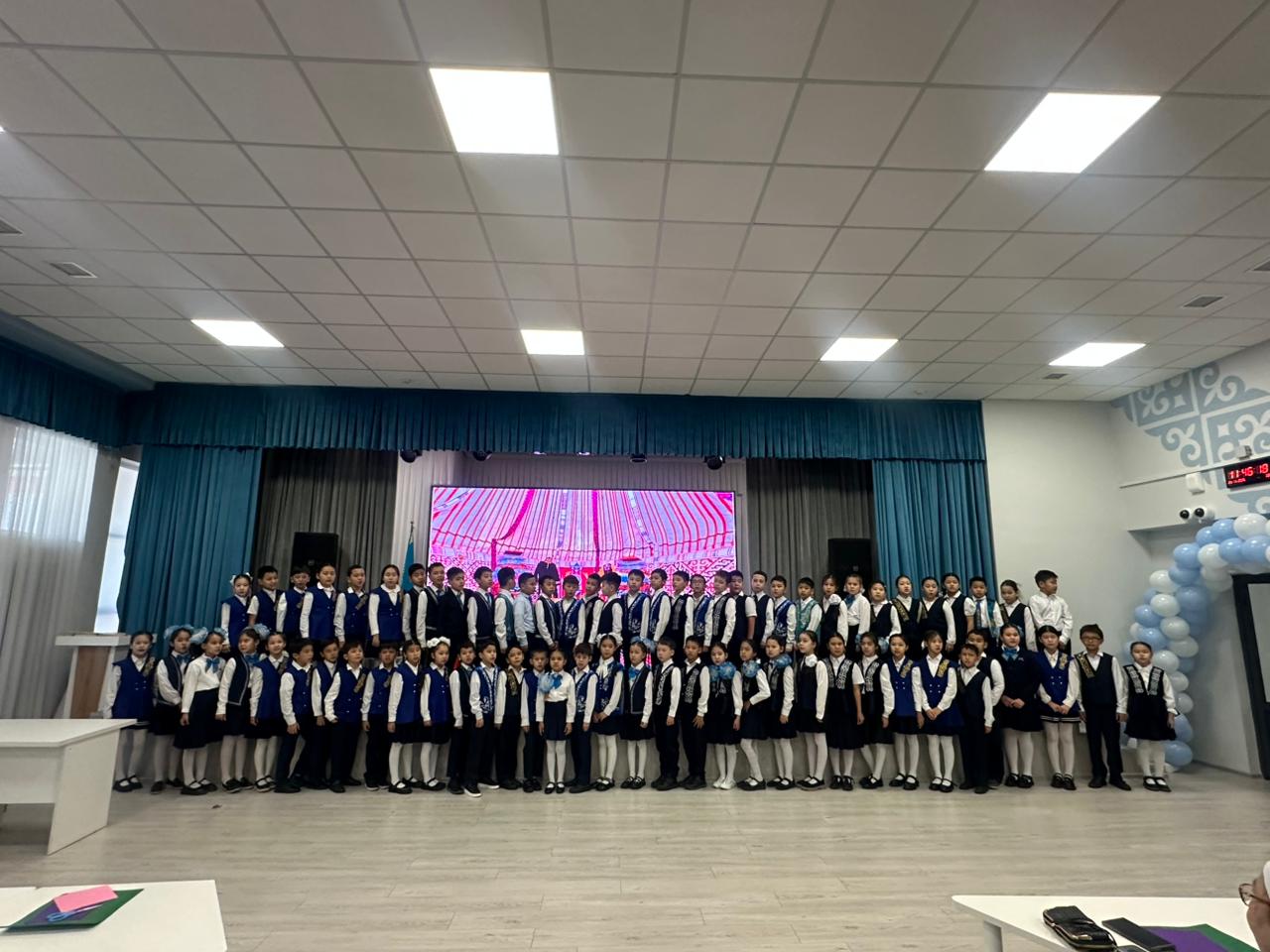 «Ұлттың ұлы ұстаздары – ата мен әже» | «Великие учителя нации — дедушки и бабушки».