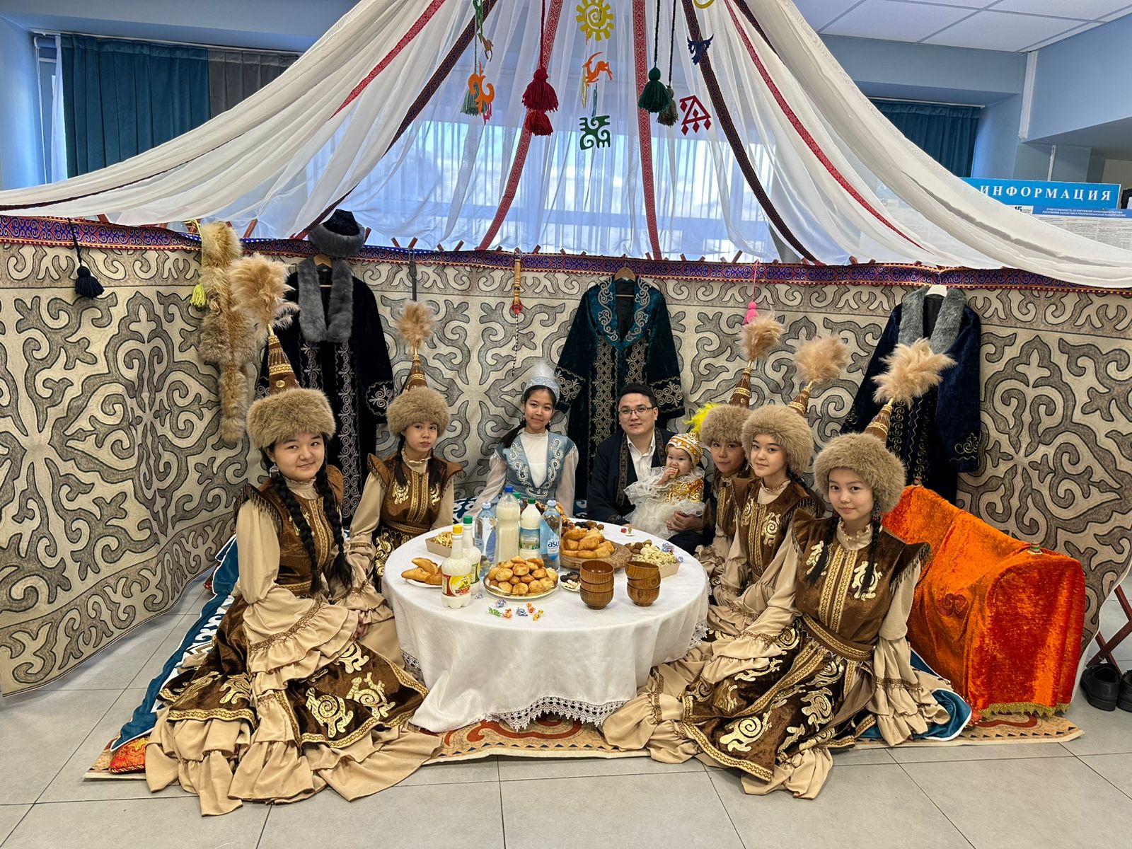Көрісу күні – татулық пен ізеттің белгісі | Көрісу күні – символ единства и уважения